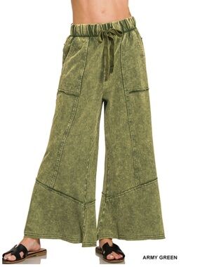 162 ❤️ ZENANA army green EXPOSED-SEAM FLARE
HEM PANTS WITH POCKETS